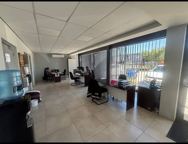 406M² WAREHOUSE TO LET IN STIKLAND INDUSTRIAL